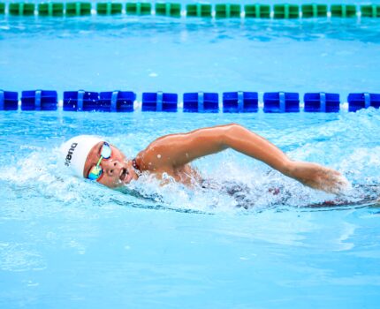 Kurs instruktora pływania – rozwijanie umiejętności i bezpieczeństwo w wodzie
